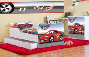 Dětský pokoj pro kluky s autíčkem F1 red cars