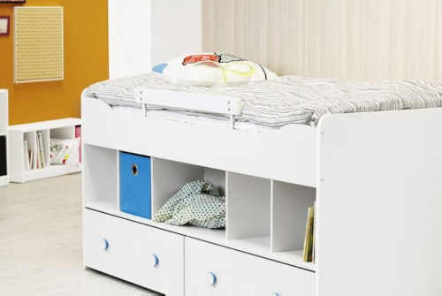 klasická jednolůžková dětská postel